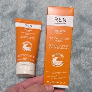 REN Radiance PHA Exfoliating Facial Cleanser - Orange